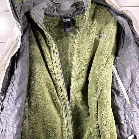 North Face Women’s 2 piece jacket Medium removable fleece jacket inside - Picture 6 of 6